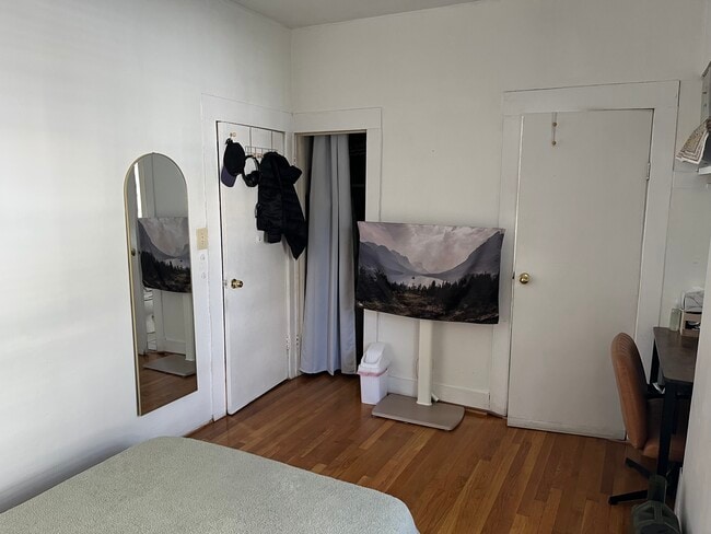 Building Photo - 1003 N Coronado St