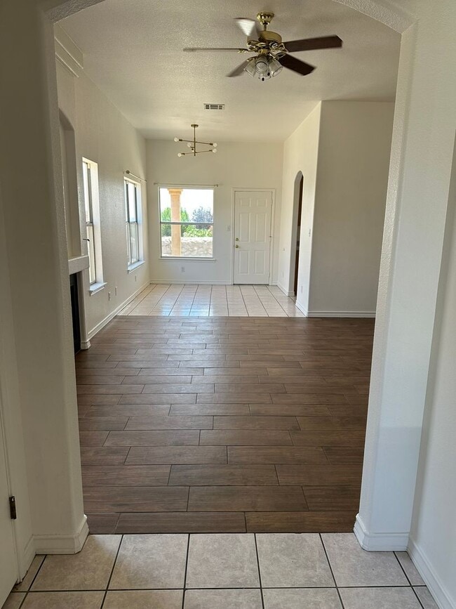 Building Photo - Spacious North Pointe Home with Modern Comforts