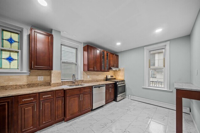 Foto del edificio - 3311 Pleasant Ave