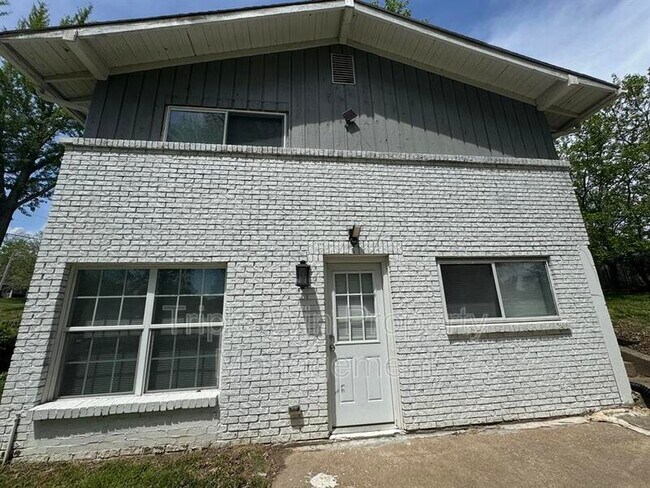 Foto del edificio - 710 Jungs Station Rd