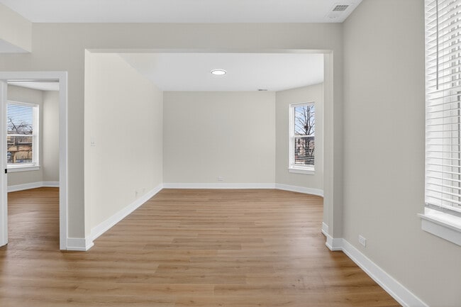 Building Photo - 4622 S Calumet Ave