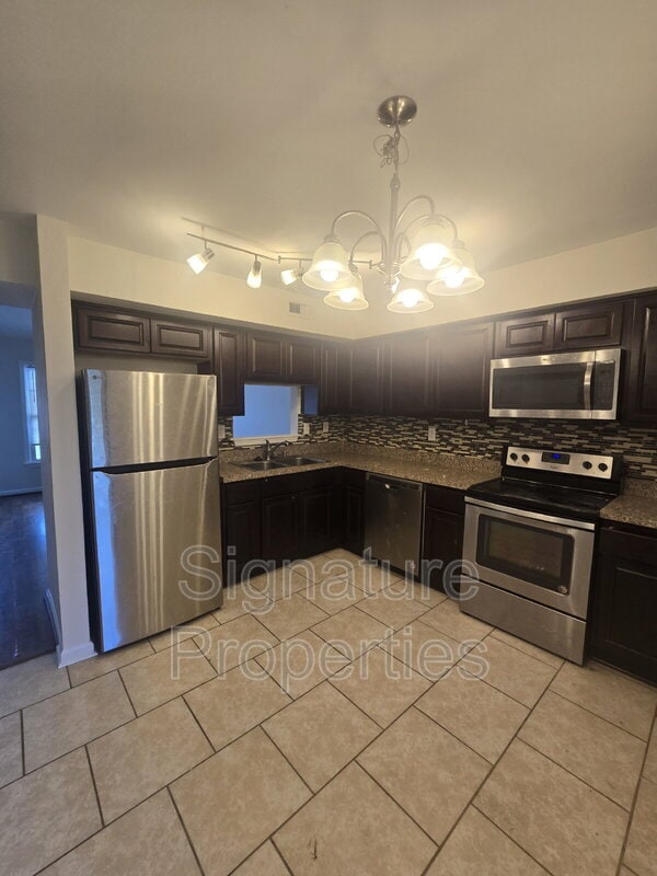 Foto del edificio - 3831 Buchanan Dr