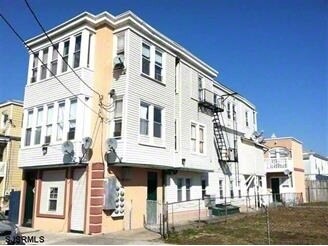 Primary Photo - 17 S Texas Ave