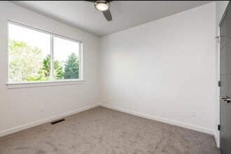 Building Photo - 909 N 17th Ave