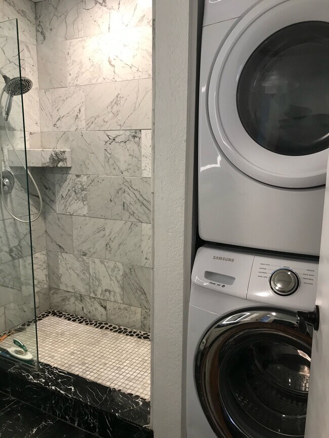 In Unit Washer & Dryer - 9725 Mesa Springs Way
