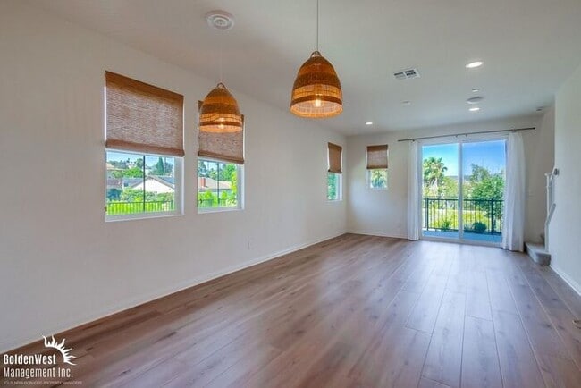 Building Photo - Newly Built 3Bdm 2.5Ba Home with Modern Fe...