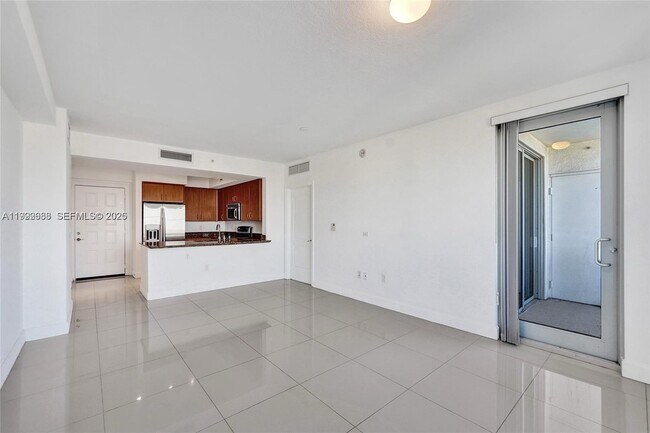 Foto del edificio - 1830 Radius Dr