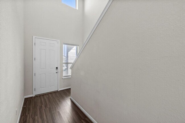Building Photo - 105 Tucana St