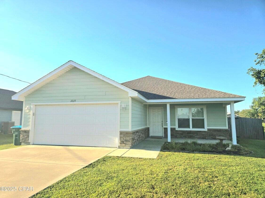 Foto principal - 3225 10 Acre Rd