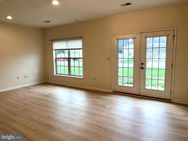 Foto del edificio - 2037 Powell Dr