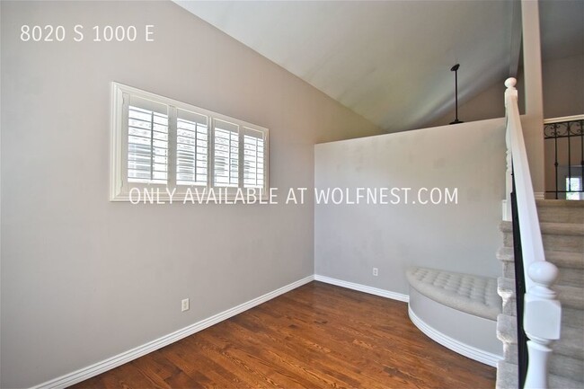 Building Photo - Gorgeous 4 Bedroom Sandy Home!