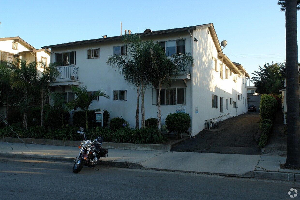 Primary Photo - La Marina Apartments
