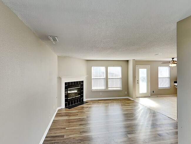 Building Photo - 10917 Sweetsen Rd