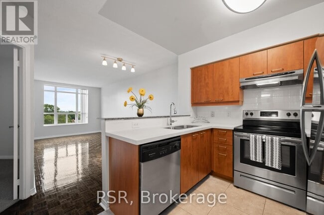 Building Photo - 515-515 Rosewell Ave