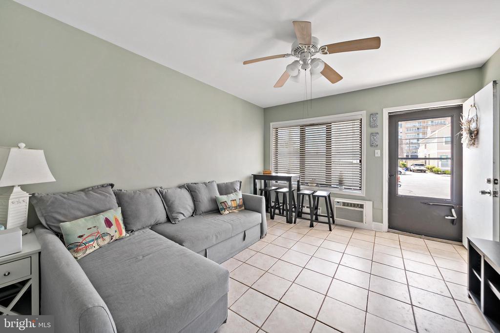 Foto principal - 9401 Pacific Ave