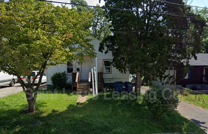 3212 Airway Ave, Breckenridge Hills, MO 63114 House for Rent in
