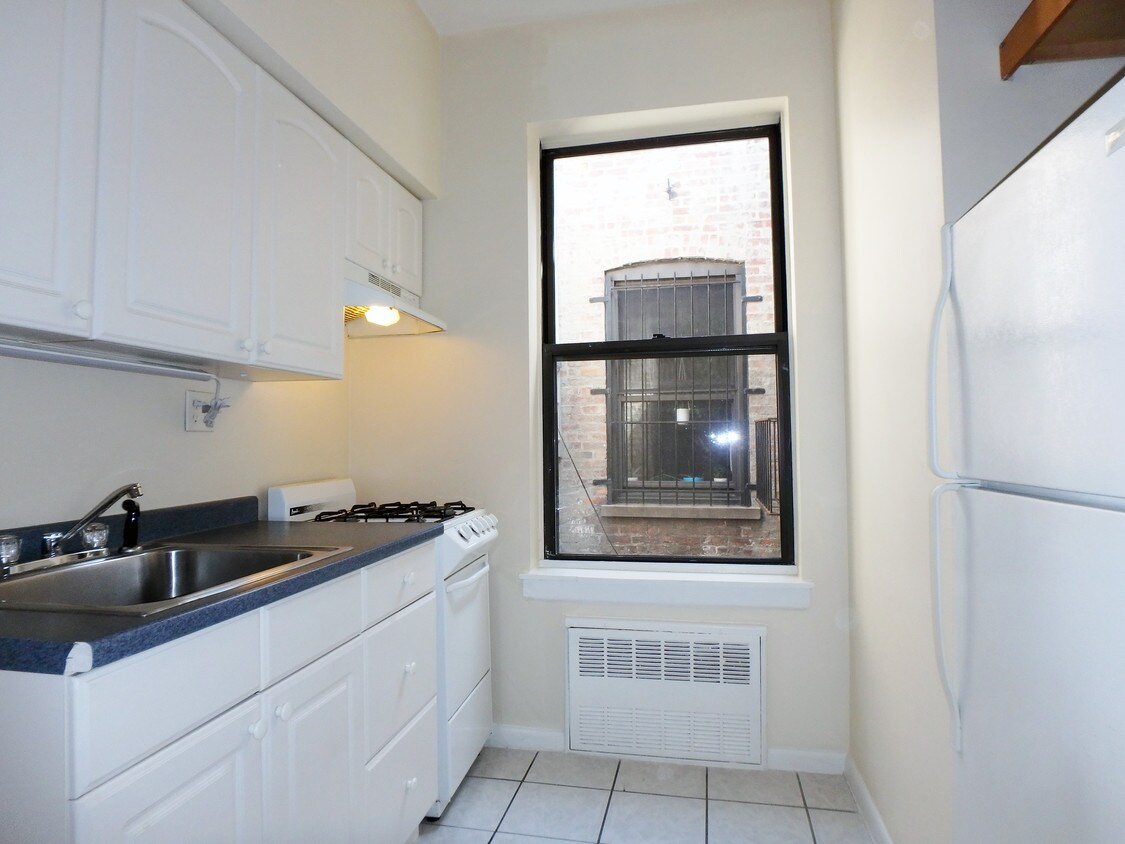 Primary Photo - 411 Grand St