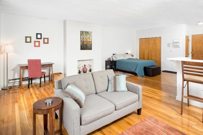 Primary Photo - 225 Beacon St