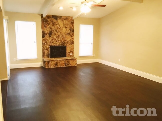 Building Photo - 3804 Firethorn Dr