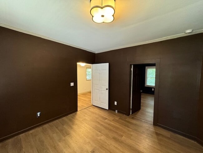 Foto del edificio - Charming Hillsborough Ranch!