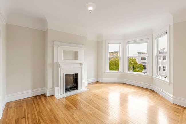Building Photo - Stylish Top-Floor Two Bedroom and One and ...