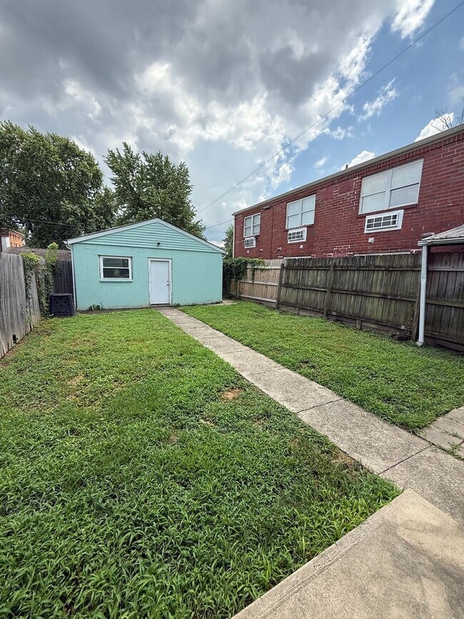 Foto del edificio - 3-BED 2-BATH IN SHELBY PARK W/ 3-CAR GARAGE