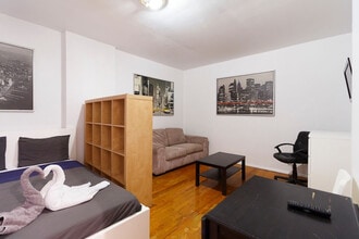 Building Photo - 131 E 94th St