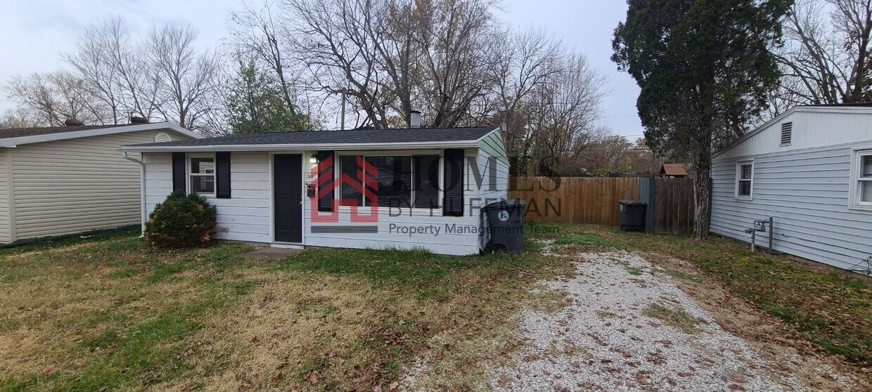 Two Bedroom House Fenced Yard Pet Frie... House Rental in Evansville, IN