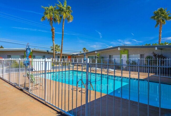 Building Photo - 1830 E Racquet Club Rd