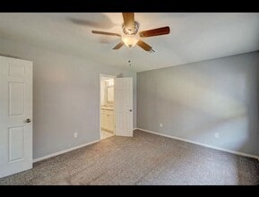 Building Photo - 7107 NW Birch Pl