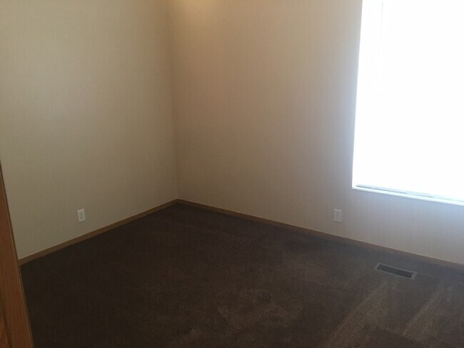 Building Photo - Spacious West Jordan Home!