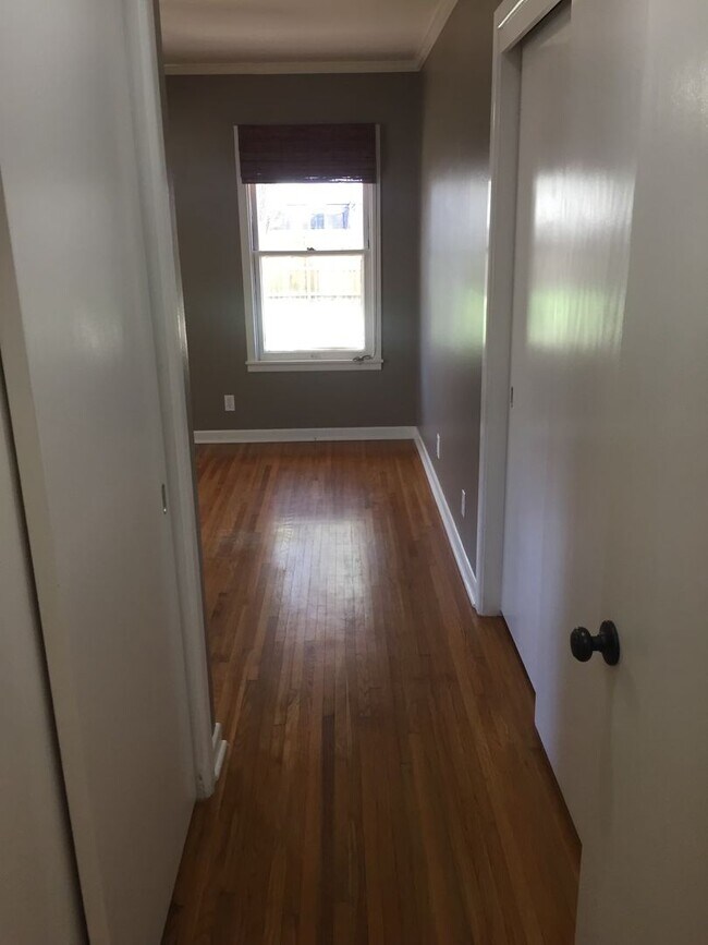 Foto del edificio - 925 Wilshire - 2/Bed 2/Bath - $1795/month