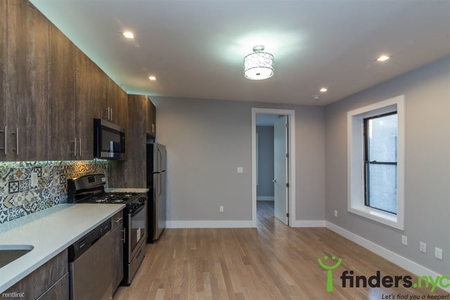 Building Photo - 3 br, 1 bath Apartment - 560 W 192nd St 3C