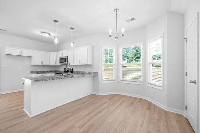 Building Photo - 2 Bedroom Condo For Rent Near Riverside Dr...