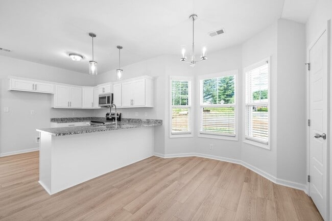 Foto del edificio - 2 Bedroom Condo For Rent Near Riverside Dr...