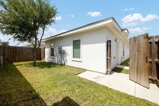 Building Photo - 4709 Magnolia Ave