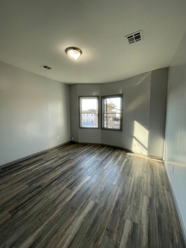 Building Photo - 124 Fleming Ave