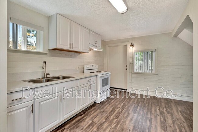 Building Photo - 9105 Rosedale Dr
