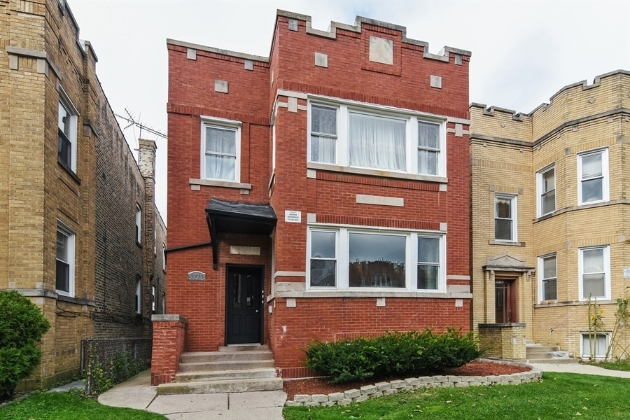 Primary Photo - 6030 N Claremont Ave