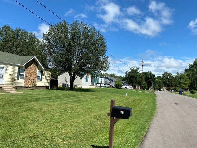 Foto del edificio - Remodeled ranch at end of street