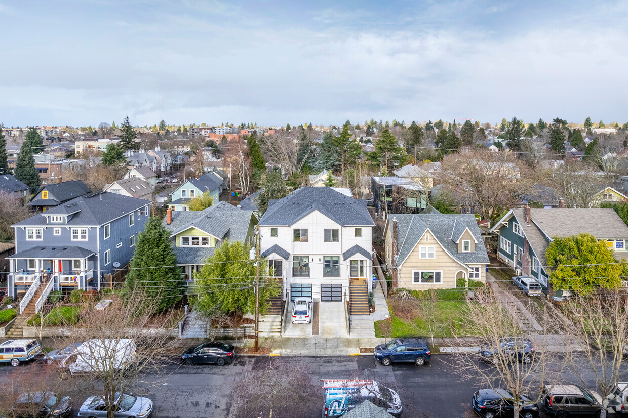 Aerial Photo - 533 NE Cook St