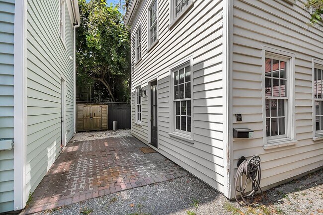Foto del edificio - 3 Bedroom 2.5 Bath House in the hip Elliot...