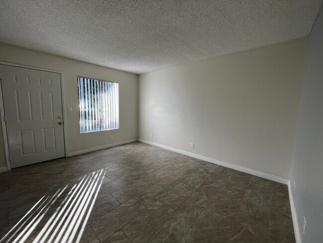 Living room - 1003 W 9th St