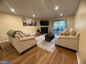 Building Photo - 180 Valley Stream Cir Building Photo - 180 Valley Stream Cir