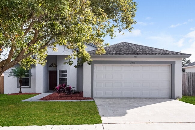 Building Photo - 1010 Malletwood Dr