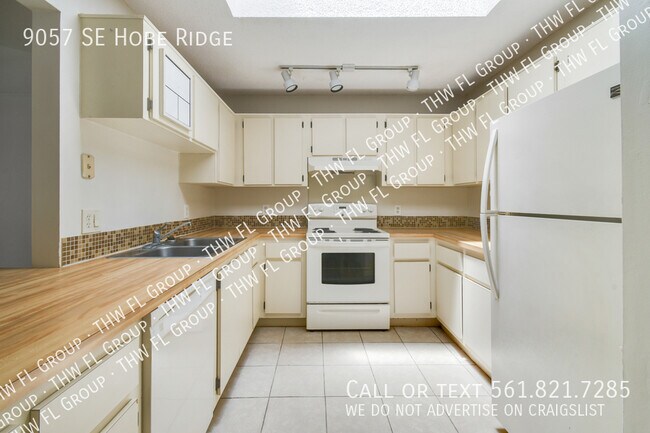 Foto del edificio - 9057 SE Hobe Ridge Ave