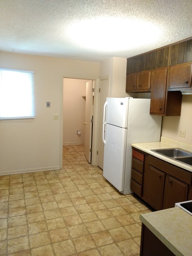 Building Photo - East Ridge 2 bed Duplex