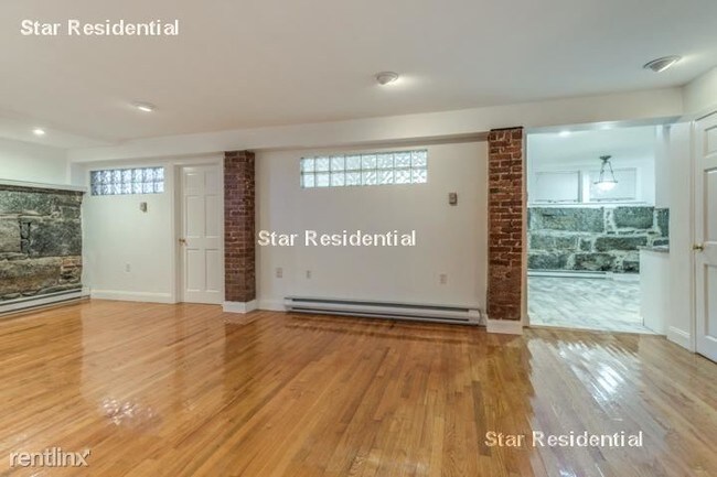 Building Photo - 917 Beacon St