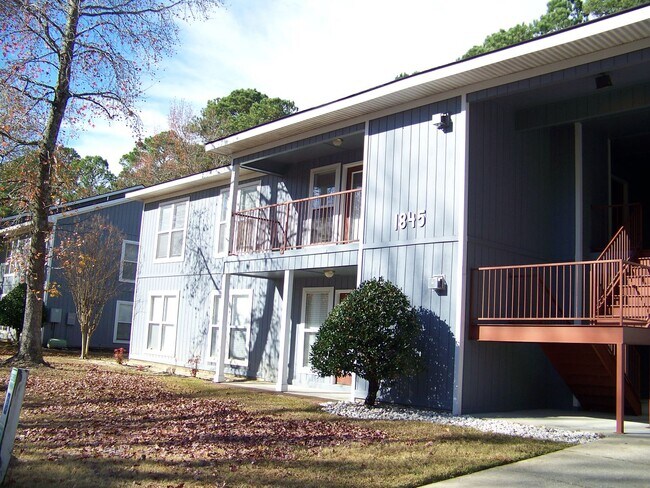 Foto del edificio - KAREN LAKES CONDOS