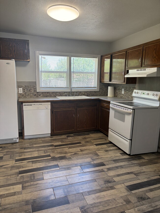 Building Photo - 3016 La Luz Rd